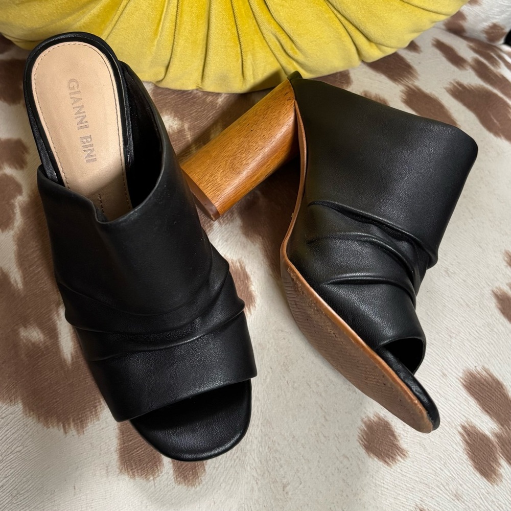 Gianni Bini Leather Slides w/Wood Heel